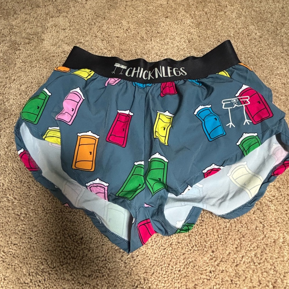 Chicknleg porta potty shorts